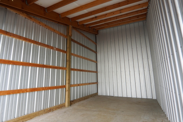 Facility photo: //images.sparefoot.com/medium/24282068ff807532d7d.jpg