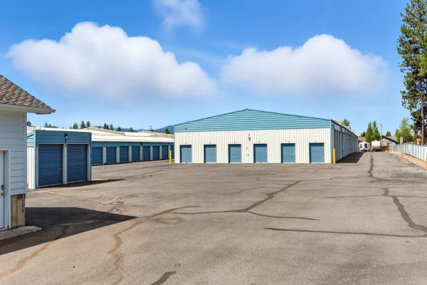 Facility photo: //images.sparefoot.com/medium/24282068ffb4e00606f.jpg