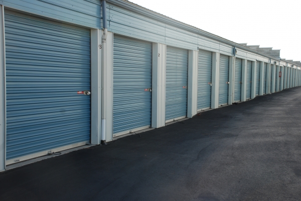 Facility photo: //images.sparefoot.com/medium/24282268ff81b0218d6.jpg