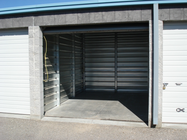 Facility photo: //images.sparefoot.com/medium/24282368ff83711f68c.jpg