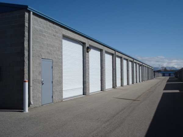 Facility photo: //images.sparefoot.com/medium/24282368ff83726facb.jpg