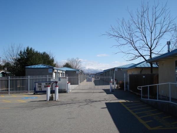 Facility photo: //images.sparefoot.com/medium/24282368ff83738b986.jpg