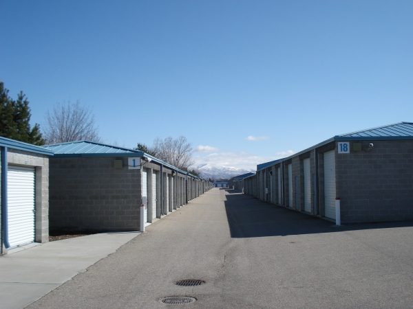 Facility photo: //images.sparefoot.com/medium/24282368ff8374d51ca.jpg