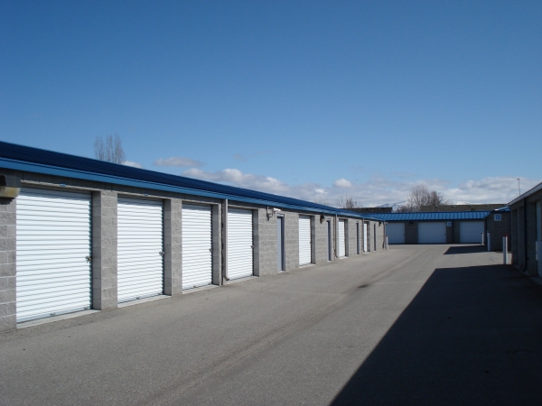 Facility photo: //images.sparefoot.com/medium/24282368ff83774aa32.jpg