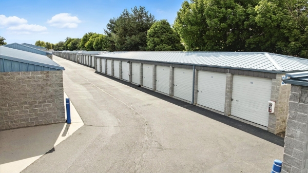 Facility photo: //images.sparefoot.com/medium/24282368ffb58f4ef03.jpg