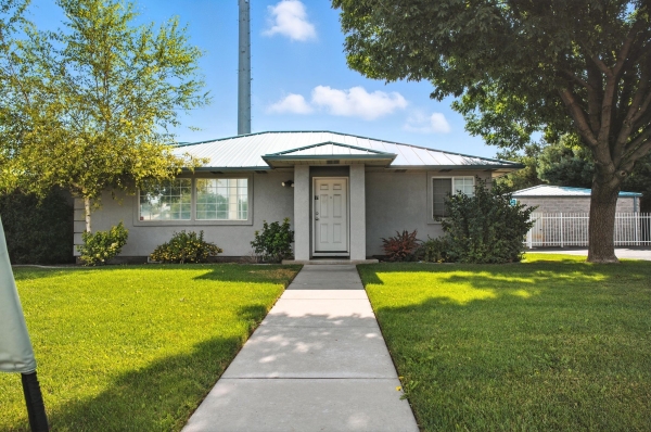 Facility photo: //images.sparefoot.com/medium/24282368ffb5971826f.jpg