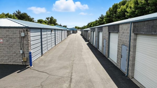 Facility photo: //images.sparefoot.com/medium/24282368ffb59e40e4f.jpg