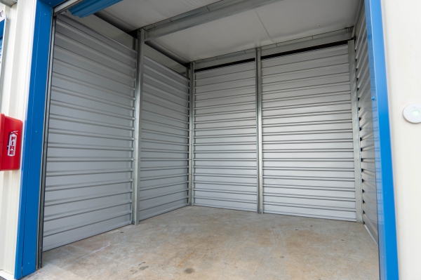 Facility photo: //images.sparefoot.com/medium/24282868ffc353cb17b.jpg