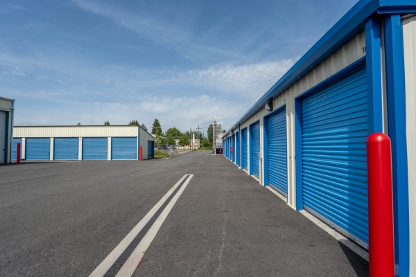 Facility photo: //images.sparefoot.com/medium/24282868ffc35547ee6.jpg