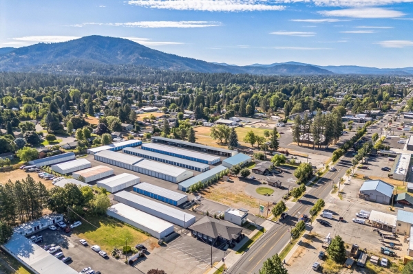 Facility photo: //images.sparefoot.com/medium/24282868ffe107ad68d.jpg