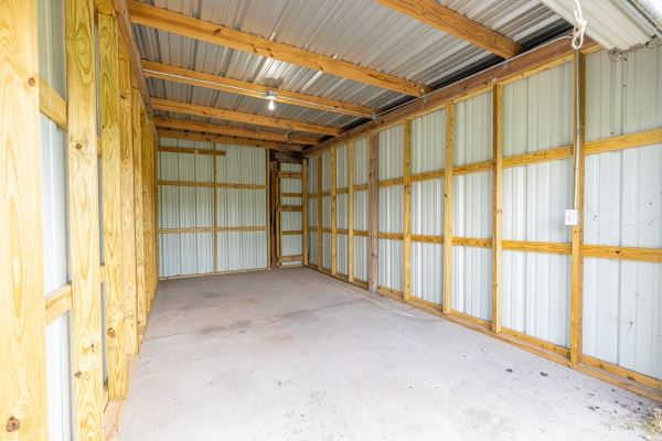 Facility photo: //images.sparefoot.com/medium/242851690231cc0912e.jpg