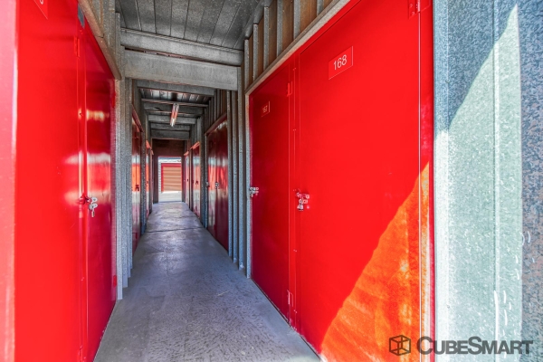 Facility photo: //images.sparefoot.com/medium/6327168e755603876a.jpg