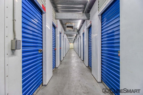 Facility photo: //images.sparefoot.com/medium/6327168e75561ca230.jpg