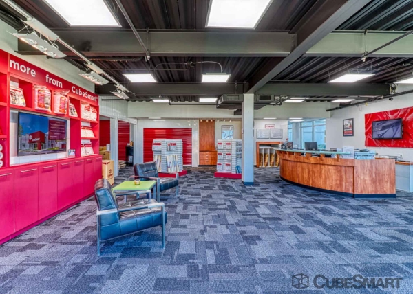 Facility photo: //images.sparefoot.com/medium/635456901ef8095e9a.jpg