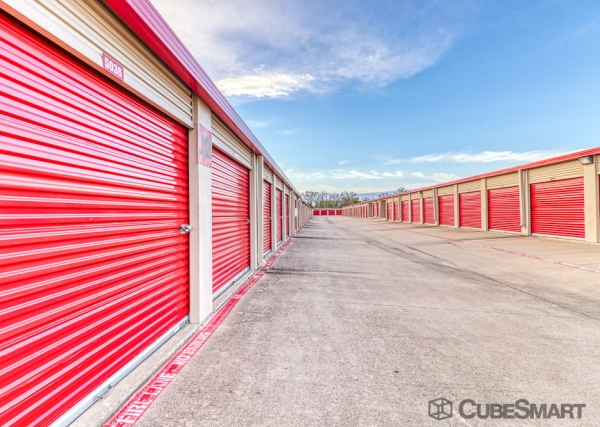 Facility photo: //images.sparefoot.com/medium/6354669033e486decf.jpg