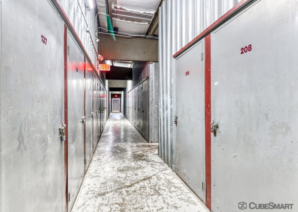 Facility photo: //images.sparefoot.com/medium/6355568e7871d4e3cc.jpg