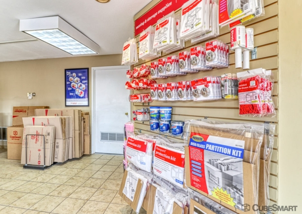 Facility photo: //images.sparefoot.com/medium/6357069032f0006aa7.jpg