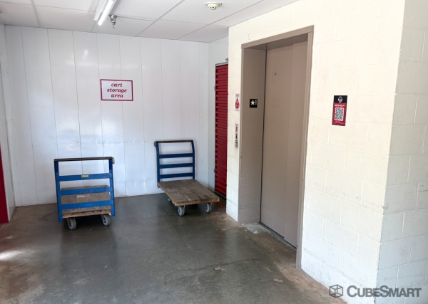 Facility photo: //images.sparefoot.com/medium/6398068e79473e444d.jpg