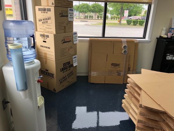 Facility photo: //images.sparefoot.com/medium/64061688ba4500fecc.jpg