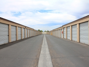 Summit Plaza - Storage Units - Photo 2