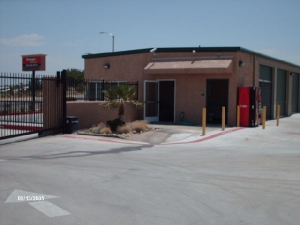 Storage Direct @ Phelan - Photo 2
