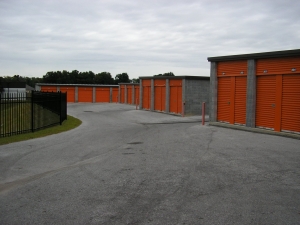 Neighborhood Storage - 2930 SE 58th Avenue - Photo 4