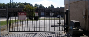 AIRPORT SELF-STORAGE - Photo 3