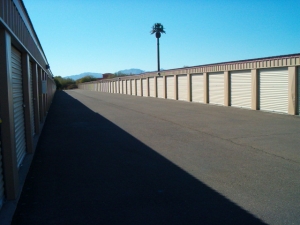 Grand Avenue Sure Storage USA - Photo 4