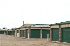 Burlington Storage - Photo 3