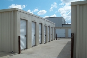 Lock & Leave Self Storage - Reedley - Photo 3