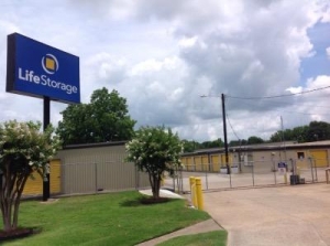 Life Storage - Lafayette - 2888 Northeast Evangeline Thruway