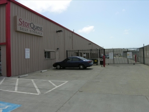 StorQuest Self Storage - Oakland - San Leandro St - Photo 3