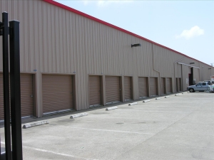 StorQuest Self Storage - Oakland - San Leandro St - Photo 4