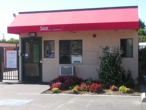 StorQuest Self Storage - San Leandro - Photo 1