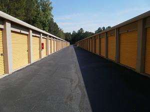 Uncle Bob's Self Storage - Riverdale - 303 Highway 138 SW - Photo 4