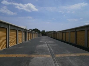 Uncle Bob's Self Storage - Tampa - 3000 W Columbus Dr - Photo 3