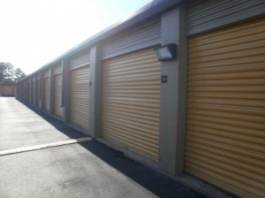 Uncle Bob's Self Storage - Jackson - 6011 I-55 N - Photo 4