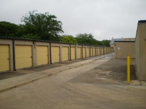 Uncle Bob's Self Storage - San Antonio - 6015 Tezel Rd - Photo 4