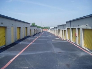Uncle Bob's Self Storage - Dallas - 4311 Samuell Blvd - Photo 3