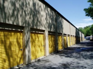 Uncle Bob's Self Storage - Salem - 435 Highland Ave - Photo 3
