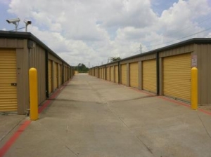 Uncle Bob's Self Storage - Katy - 3433 N Fry Rd - Photo 5