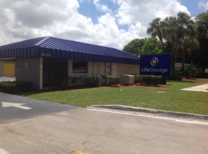 Life Storage - Pompano Beach - West Sample Road