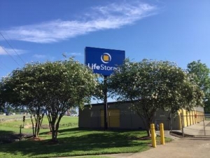 Life Storage - Lafayette - 2888 Northeast Evangeline Thruway Picture of Life Storage - Lafayette - 2888 Northeast Evangeline Thruway