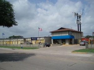 Uncle Bob's Self Storage - Houston - 6250 Westward St - Photo 1