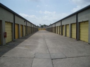 Uncle Bob's Self Storage - Houston - 6250 Westward St - Photo 4
