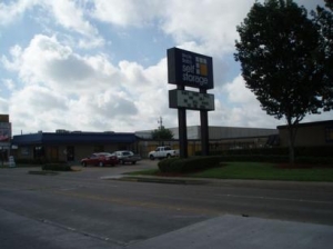 Uncle Bob's Self Storage - Houston - 9951 Harwin Dr - Photo 1