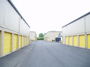 Uncle Bob's Self Storage - Southampton - 99 Mariner Dr - Photo 4