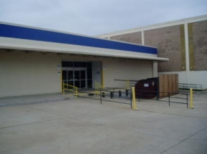 Uncle Bob's Self Storage - Dallas - 4640 Harry Hines Blvd - Photo 5