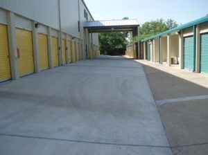 Uncle Bob's Self Storage - Houston - 5415 Bissonnet St - Photo 4