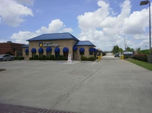 Uncle Bob's Self Storage - Houston - 9145 Jones Rd - Photo 1